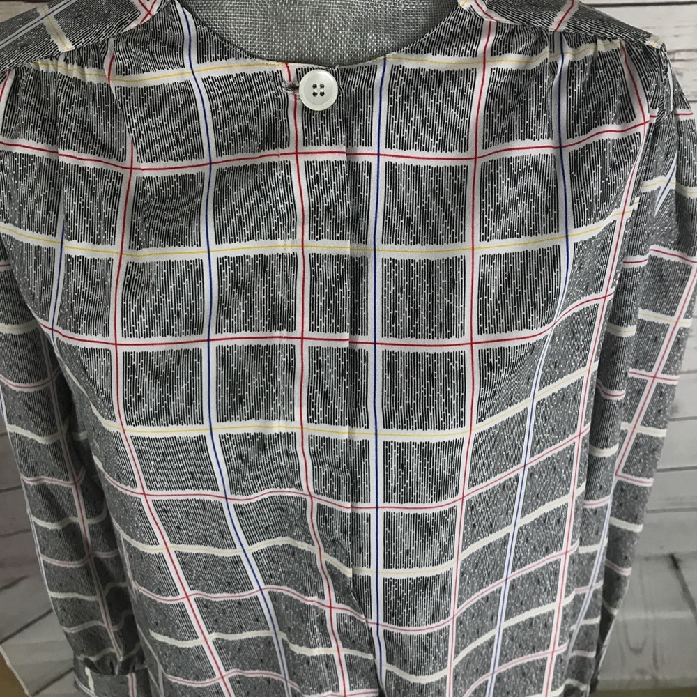 Evan-Picone Geometric lightweight button down top - Picture 2 of 4